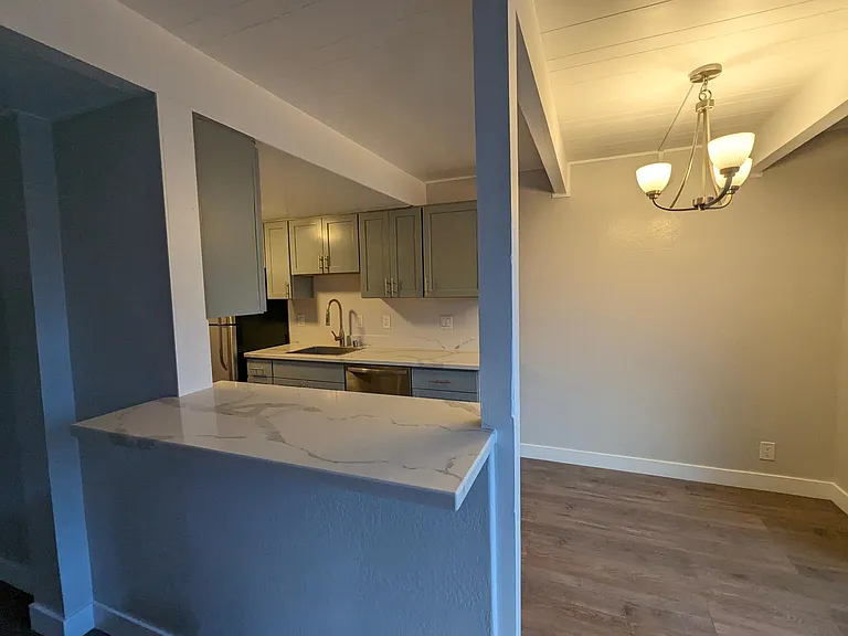 Kitchen / Bar
