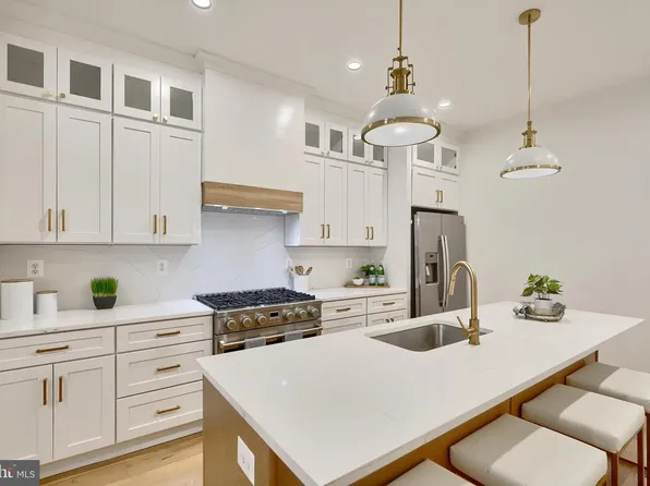 1353 Hull St, Baltimore, MD 21230