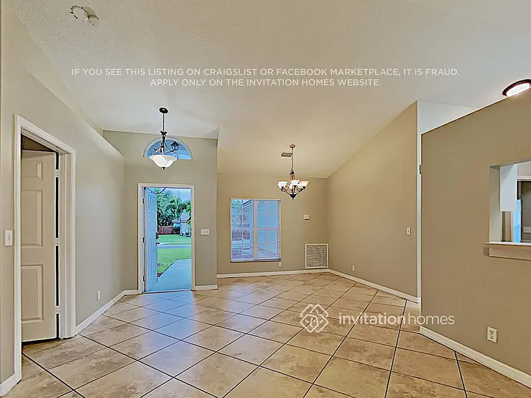 4705 NW 76th St — Photo 3