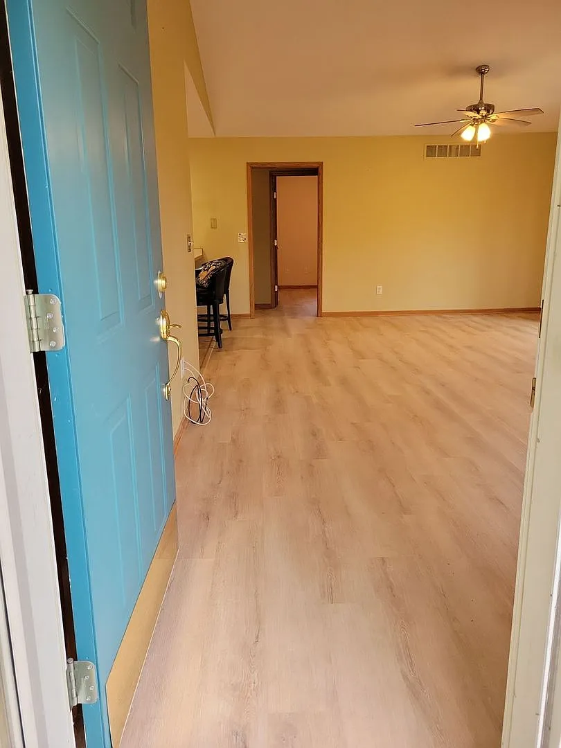 Spacious Twin Home — Photo 2