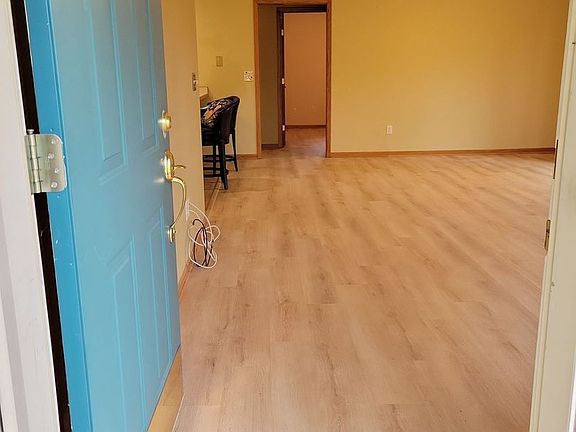 2nd image of 1139 W Maple St
