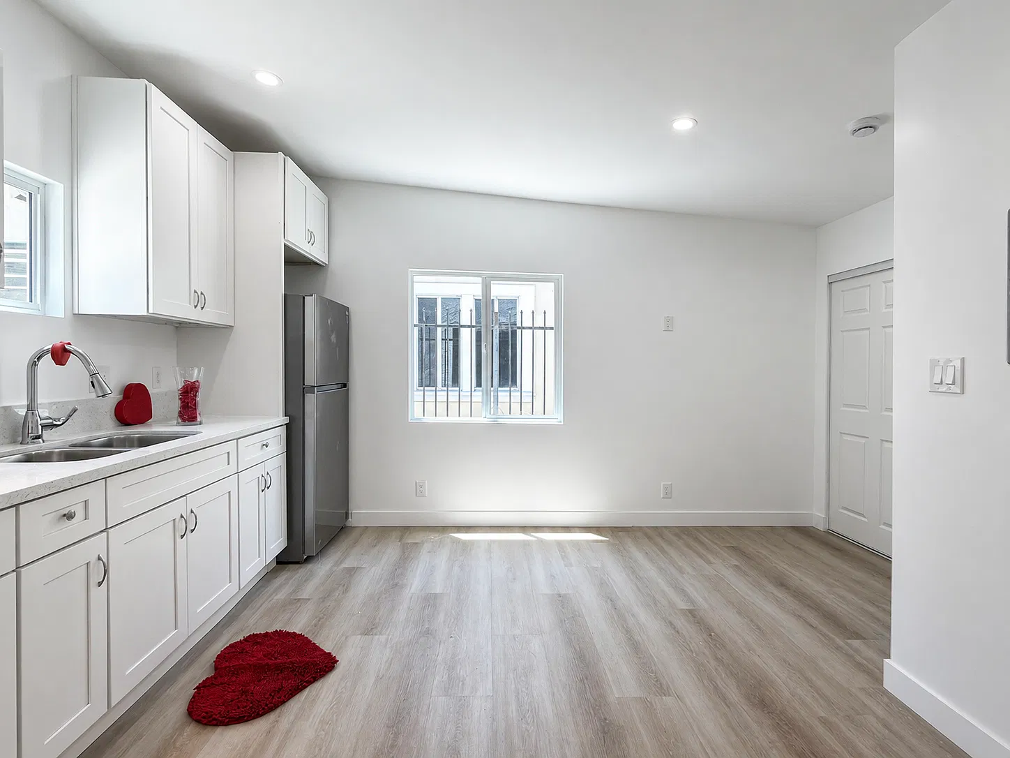 Studio, 200 sqft, $1,395 — Photo 3