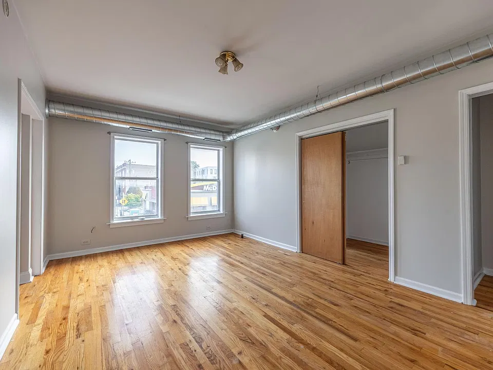 2712 N Milwaukee Ave #208