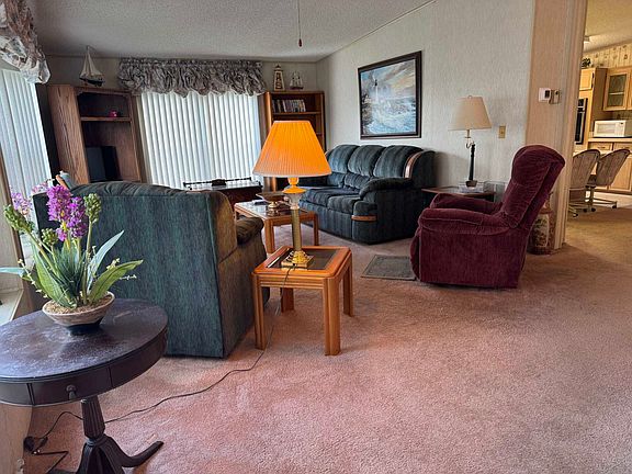 2nd image of 8 Lake Pointe Dr #8