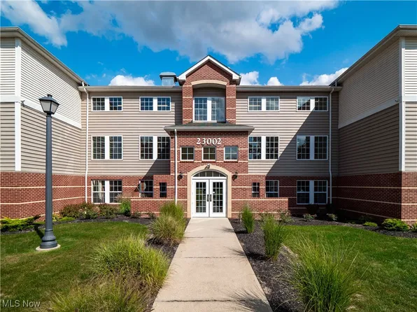 23002 Chandlers Ln APT 342, Olmsted Falls, OH 44138