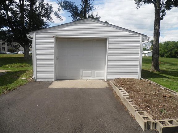 Detached Garage