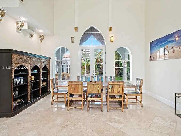 2501 Pine Tree Dr — Photo 5