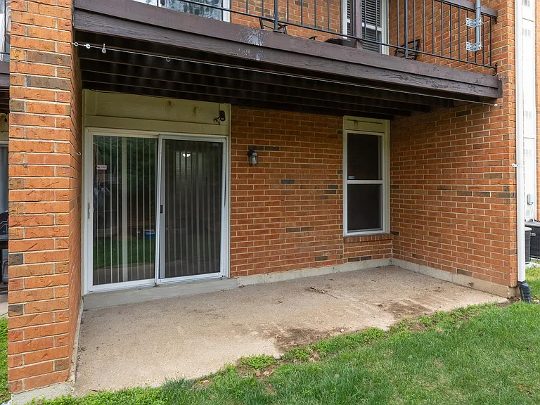 1968 Greenglen Dr #101 — Photo 17