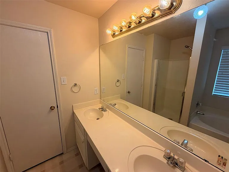HIS AND HER VANITIES, MAKEUP AREA, SOAKING TUB AND SEPERATE SHOWER.
