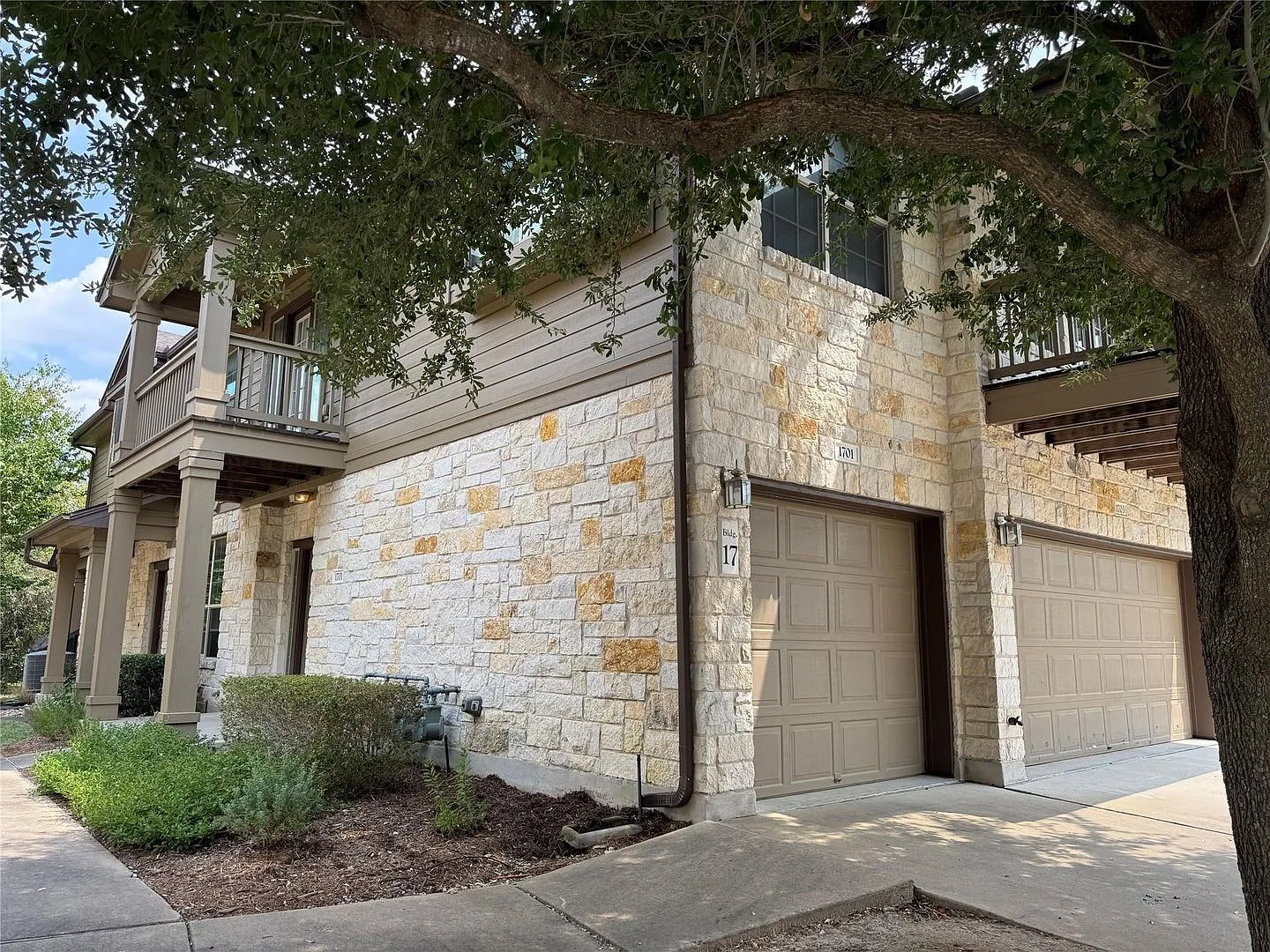 1310 W Parmer Ln — Photo 4