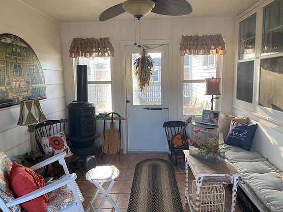 3 Seasons Room / Breezeway