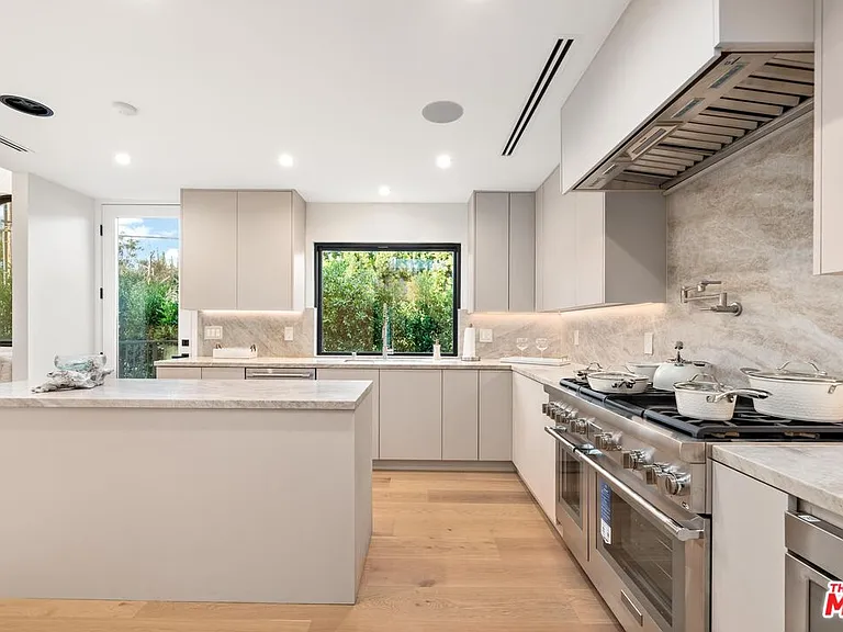 100 S La Jolla Ave — Photo 10