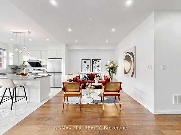 3rd image of 15 Vedette Way