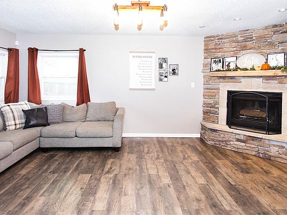 3rd image of 3265 NE 48th Ave