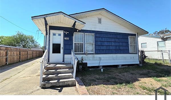 1st image of 2105 Carolyn Dr