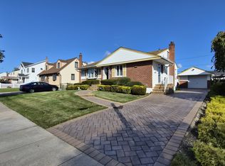 35 Elwood Ave, Hicksville, NY 11801