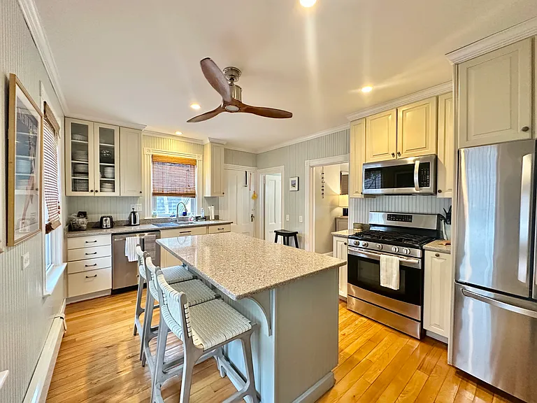 64 Roseneath Ave — Photo 6