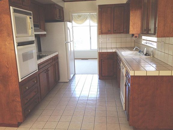 2nd image of 476 Redwood Ave