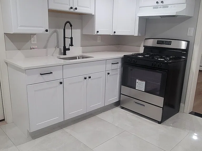 34-36 Waverly St #2 — Photo 1