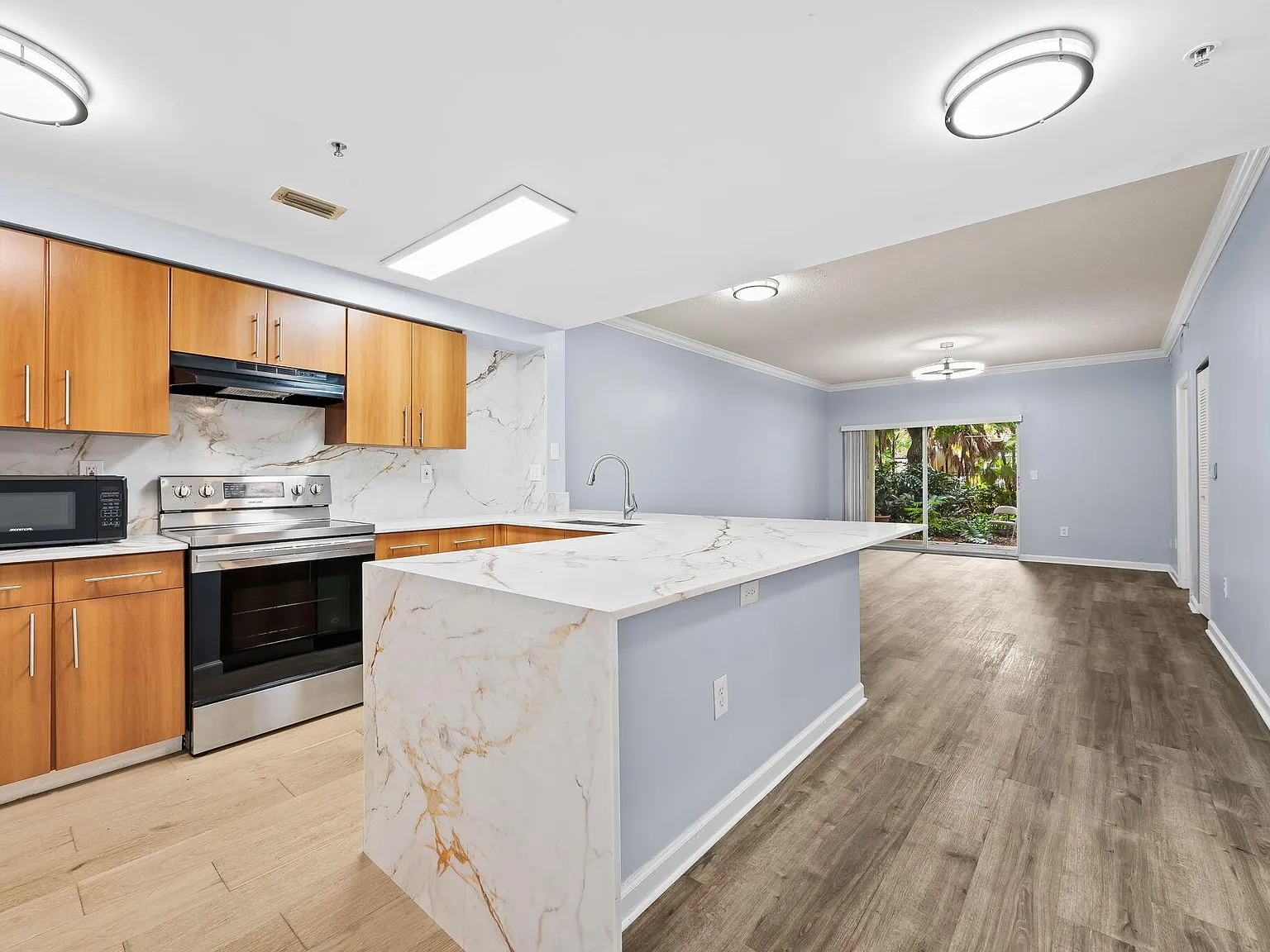 3 bed, 2.0 bath, 1240 sqft, $2,950 — Photo 3