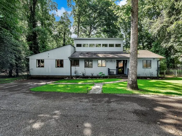 123 Forest Dr, Townville, SC 29689