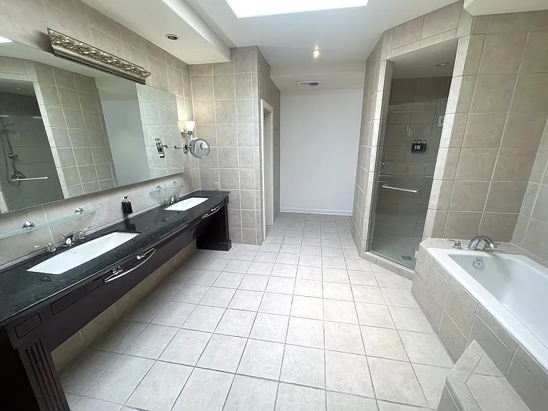 1044 Wall St #36 — Photo 13
