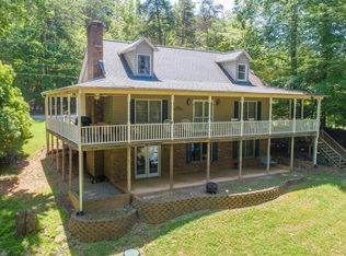 300 Fingerlake Rd, Penhook, VA 24137