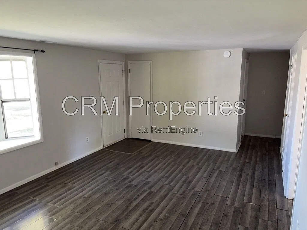 3 bed, 1.0 bath, 1008 sqft, $1,300 — Photo 4