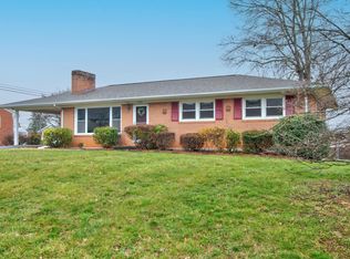 728 Landfair Dr, Vinton, VA 24179