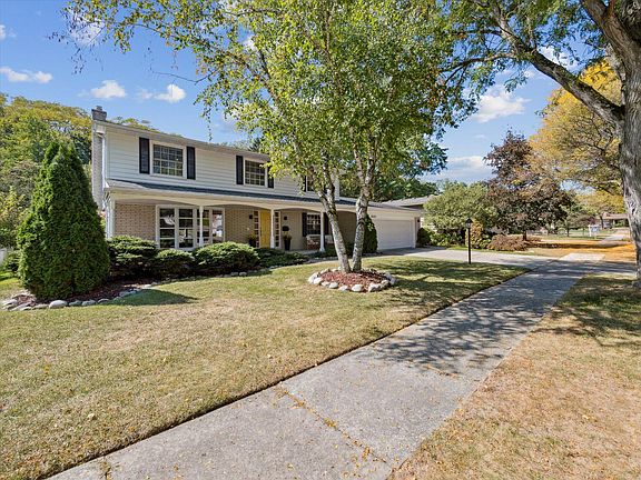 2nd image of 24157 Twin Valley Ct