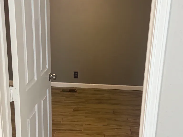 4711 Hemlock Ln — Photo 10