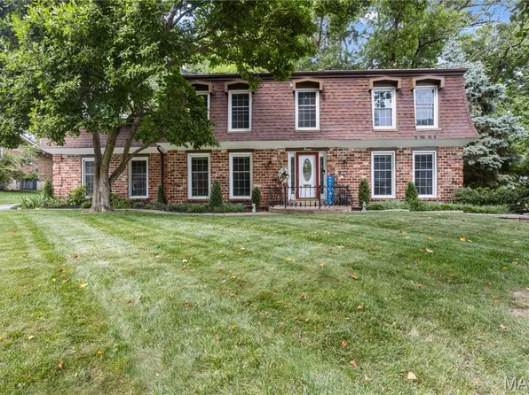 70 Glen Cove Dr, Chesterfield, MO 63017