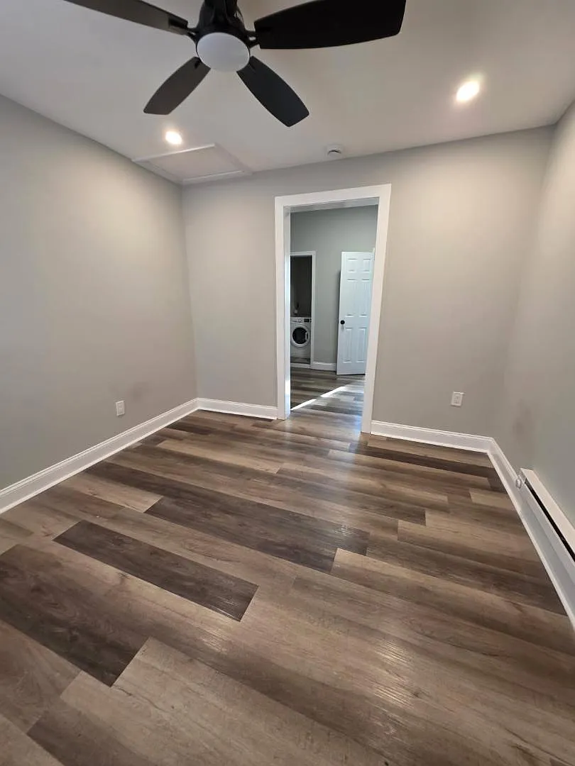 176 Chelsea Apt 2 - 176 Chelsea ave Apt 6 — Photo 2
