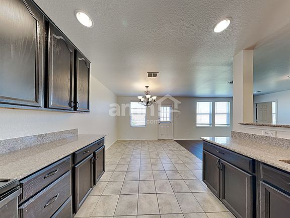 4th image of 400 Briaroaks Dr