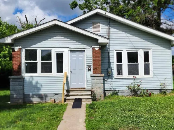 1104 Gent Ave, Johnston City, IL 62951