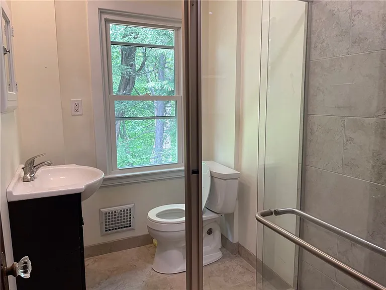 721 Center Ave — Photo 11