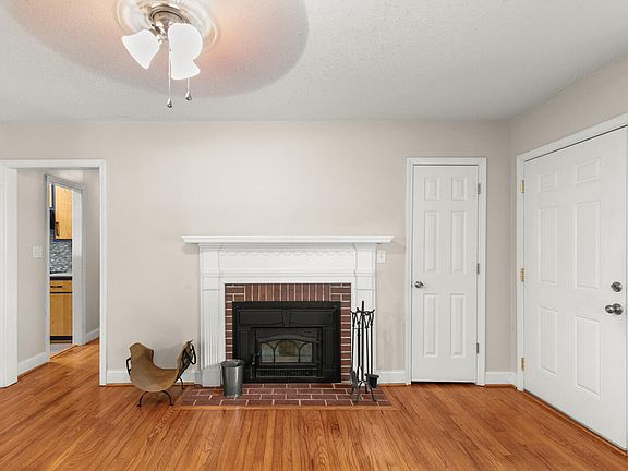 5th image of 2113 Henslowe Dr