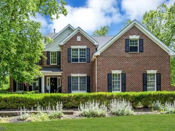 8 Steeplechase Ln, Franklin Twp., NJ 08802