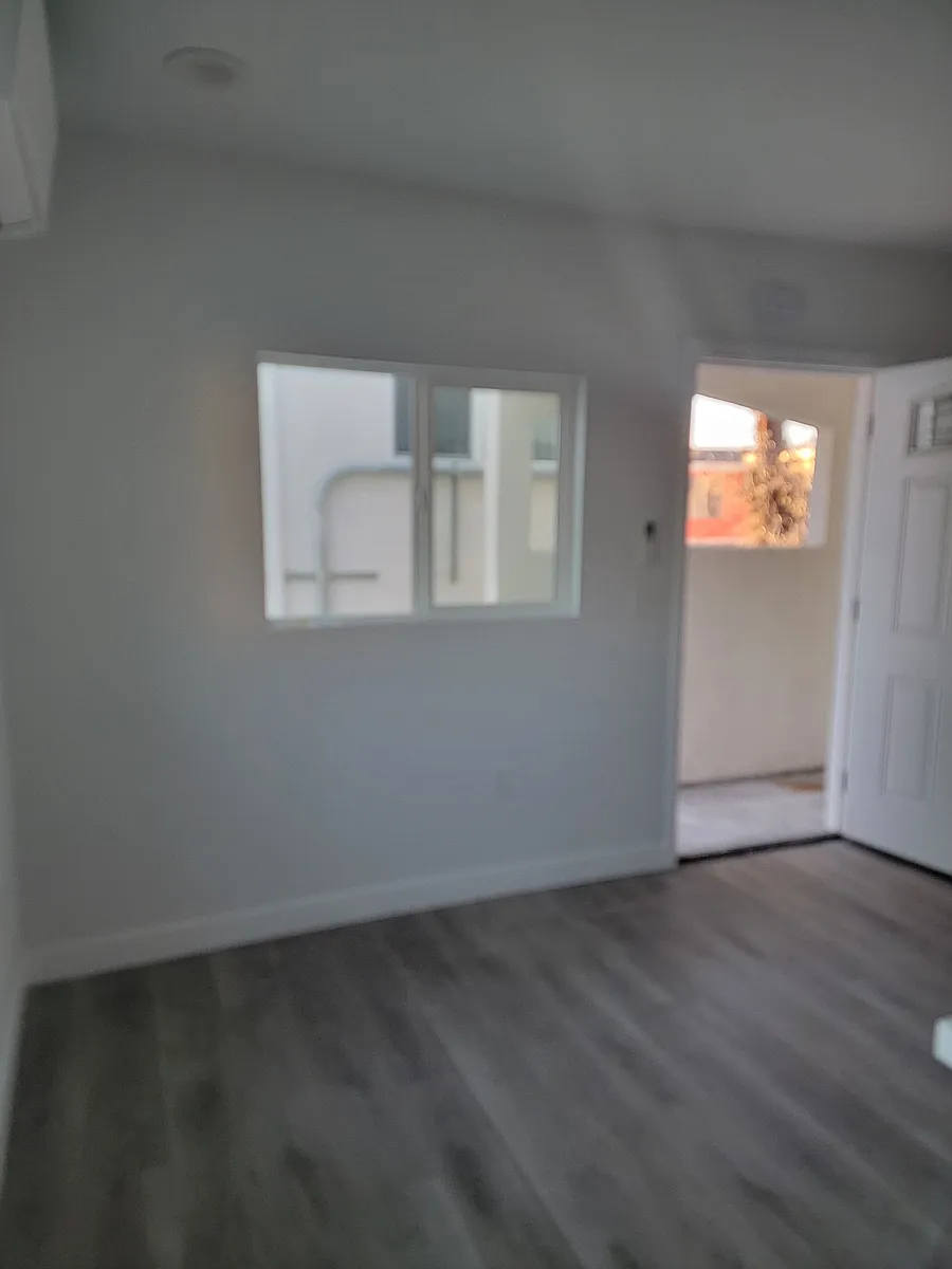 Building Photo - 613 W 83rd St #615-1/2