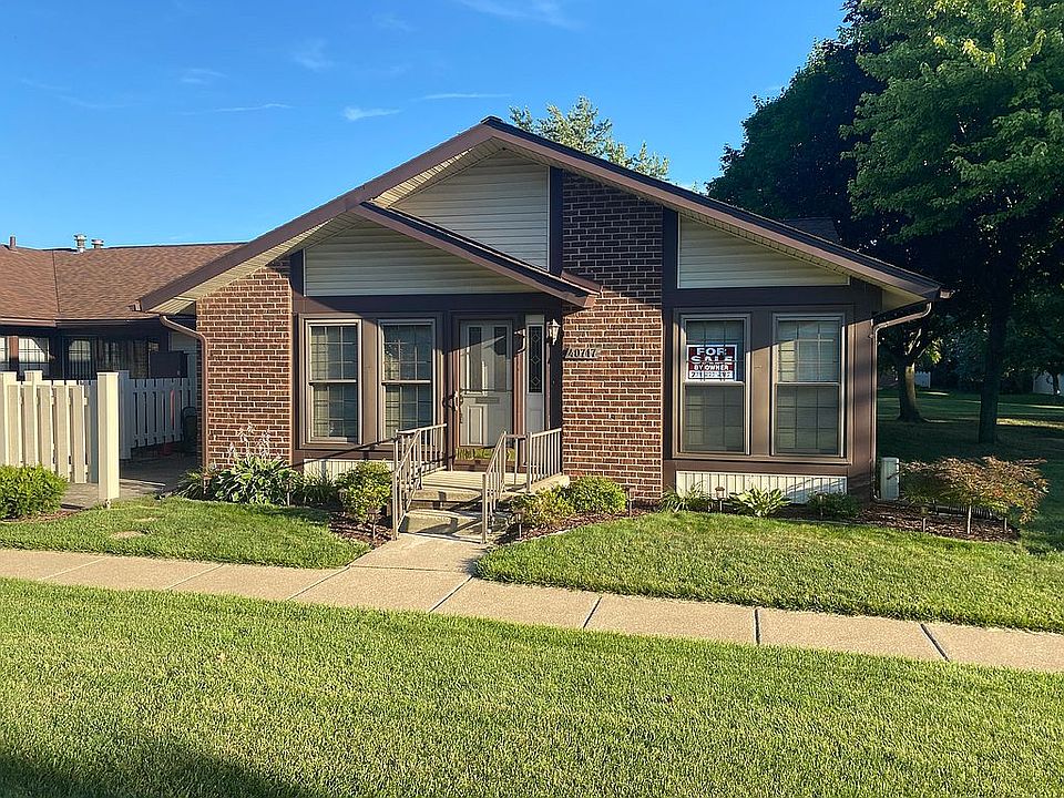 1st image of 40717 Newport Dr
