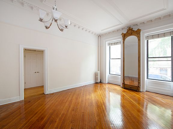 5th image of 34 Livingston St APT 2