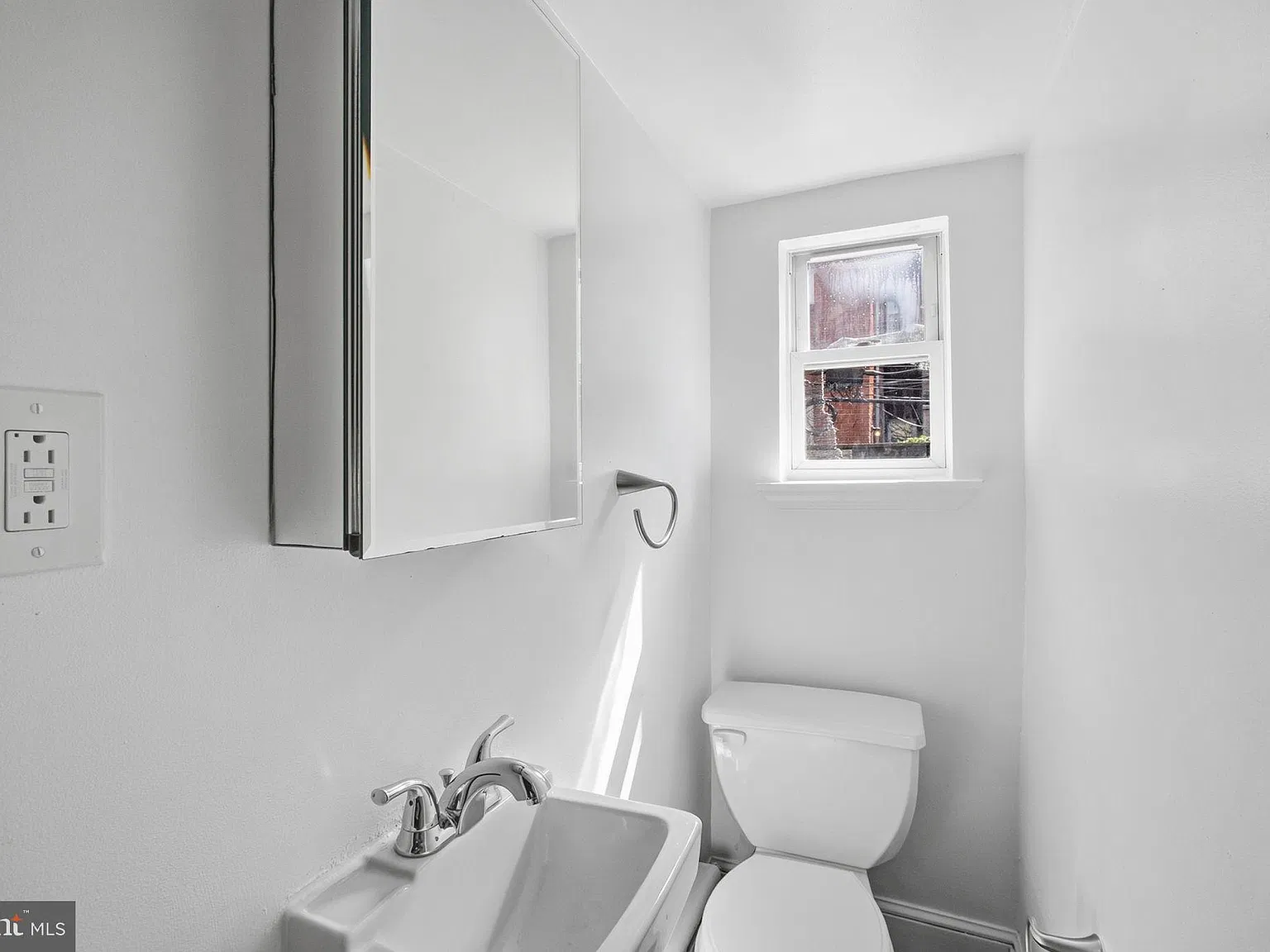 2 bed, 1.5 bath, 940 sqft, $1,700 — Photo 4