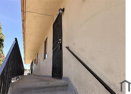 3348 Santa Fe Ave #6 — Photo 8