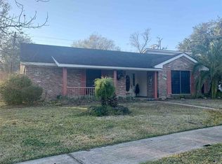 1945 Camelot St, Orange, TX 77630