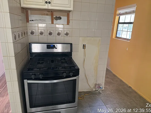 210 Pine St E — Photo 8