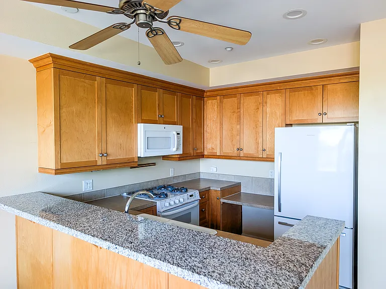 10047 Main St #415 — Photo 13
