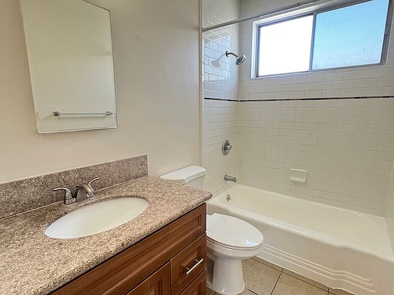 5th image of 2637 Centinela Ave Unit 9