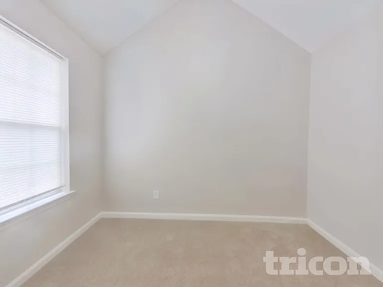 3028 Stonebridge Creek Dr — Photo 10