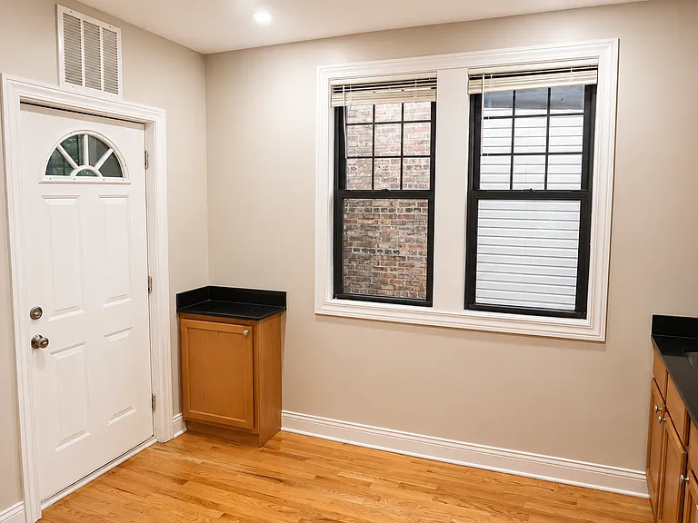 3053 N Leclaire Ave #2S — Photo 8