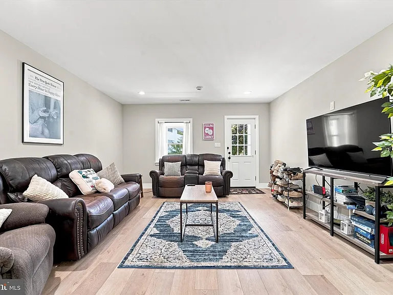126 W Hector St — Photo 7